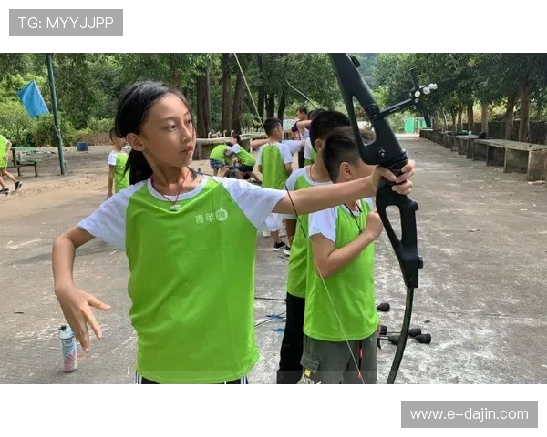 成都攀岩队战术解析：如何在比赛中发挥团队优势与个人能力